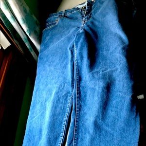 Women’s skinny curvy jeans